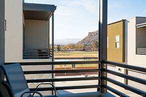 #18 At Bloomington Country Club 4 Bedroom Townhouse by Redawning