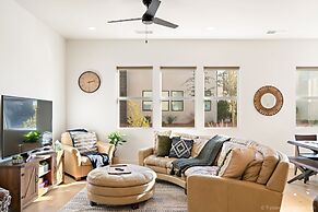 #18 At Bloomington Country Club 4 Bedroom Townhouse by Redawning