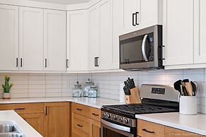 #18 At Bloomington Country Club 4 Bedroom Townhouse by Redawning