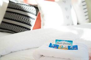 #18 At Bloomington Country Club 4 Bedroom Townhouse by Redawning