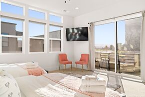 #18 At Bloomington Country Club 4 Bedroom Townhouse by Redawning