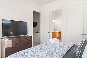 #18 At Bloomington Country Club 4 Bedroom Townhouse by Redawning