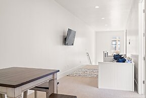 #18 At Bloomington Country Club 4 Bedroom Townhouse by Redawning