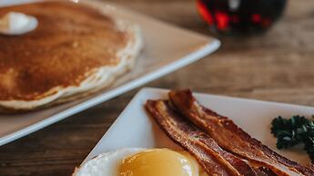 #15 At Bloomington Country Club 4 Bedroom Townhouse by RedAwning