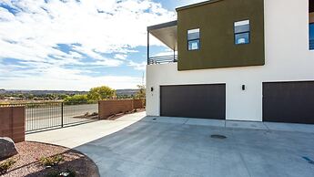 #15 At Bloomington Country Club 4 Bedroom Townhouse by RedAwning