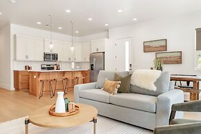 #15 At Bloomington Country Club 4 Bedroom Townhouse by RedAwning