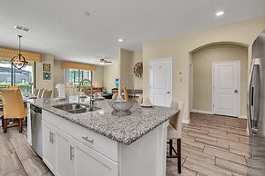 Vibrant and Lush Home, Spacious Pool Area With CDC Standards #6st440