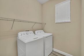 Vibrant and Lush Home, Spacious Pool Area With CDC Standards #6st440