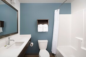 WoodSpring Suites Detroit Farmington Hills