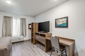 WoodSpring Suites Detroit Farmington Hills