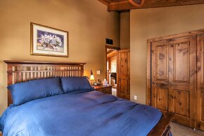 Luxury , Views, Hot Tub & Chef Kitchen 4 Bedroom Home by RedAwning