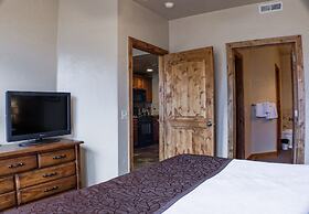 Foxpoint 2 Bedroom Condo by RedAwning