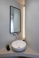 Onar Hotel and Suites