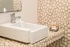 Onar Hotel and Suites