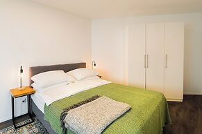 URBAN ISLAND - Riverside Apartments