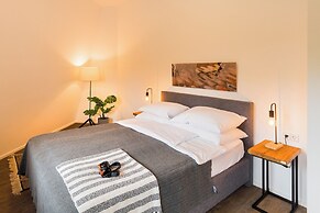 URBAN ISLAND - Riverside Apartments