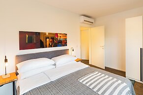 URBAN ISLAND - Riverside Apartments