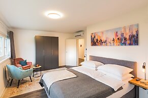 URBAN ISLAND - Riverside Apartments