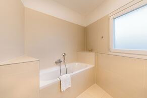 URBAN ISLAND - Riverside Apartments