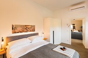 URBAN ISLAND - Riverside Apartments