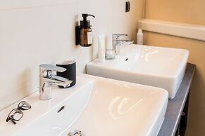 URBAN ISLAND - Riverside Apartments