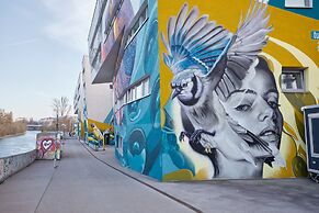 URBAN ISLAND - Riverside Apartments