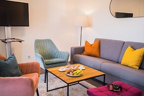 URBAN ISLAND - Riverside Apartments