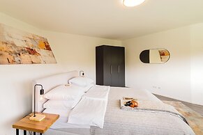 URBAN ISLAND - Riverside Apartments