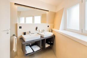 URBAN ISLAND - Riverside Apartments