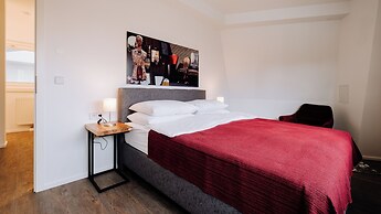 URBAN ISLAND - Riverside Apartments