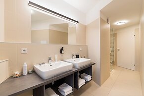 URBAN ISLAND - Riverside Apartments