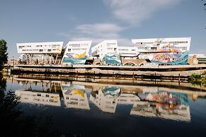 URBAN ISLAND - Riverside Apartments