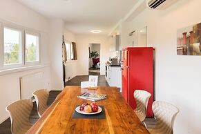 URBAN ISLAND - Riverside Apartments