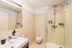 URBAN ISLAND - Riverside Apartments