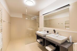 URBAN ISLAND - Riverside Apartments