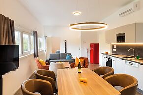 URBAN ISLAND - Riverside Apartments