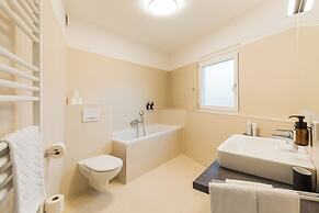 URBAN ISLAND - Riverside Apartments