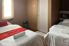 Reddoorz Plus @ Simpang USU Medan