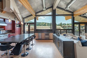 Penthouse Silver Lake Village by Luxury Mountain Destinations