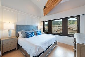 Penthouse Silver Lake Village by Luxury Mountain Destinations