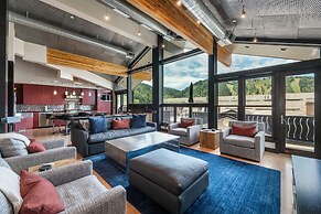 Penthouse Silver Lake Village by Luxury Mountain Destinations
