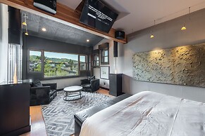 Penthouse Silver Lake Village by Luxury Mountain Destinations