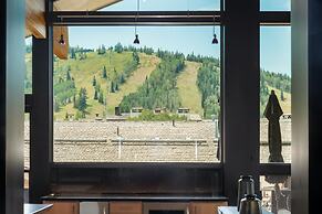 Penthouse Silver Lake Village by Luxury Mountain Destinations