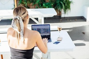 The Surf House - Hostel