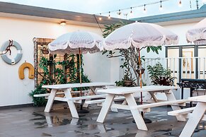 The Surf House - Hostel