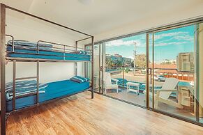 The Surf House - Hostel