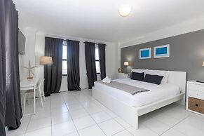 341 APT Hollywood Beach