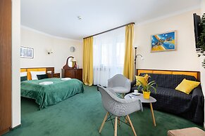 Apartamenty Awangardia Kasprowicza by Renters