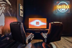 Elegant Brand New 9 Bedrooms House With Private Pool at Solara Resort 