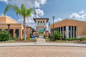 Elegant Brand New 9 Bedrooms House With Private Pool at Solara Resort 